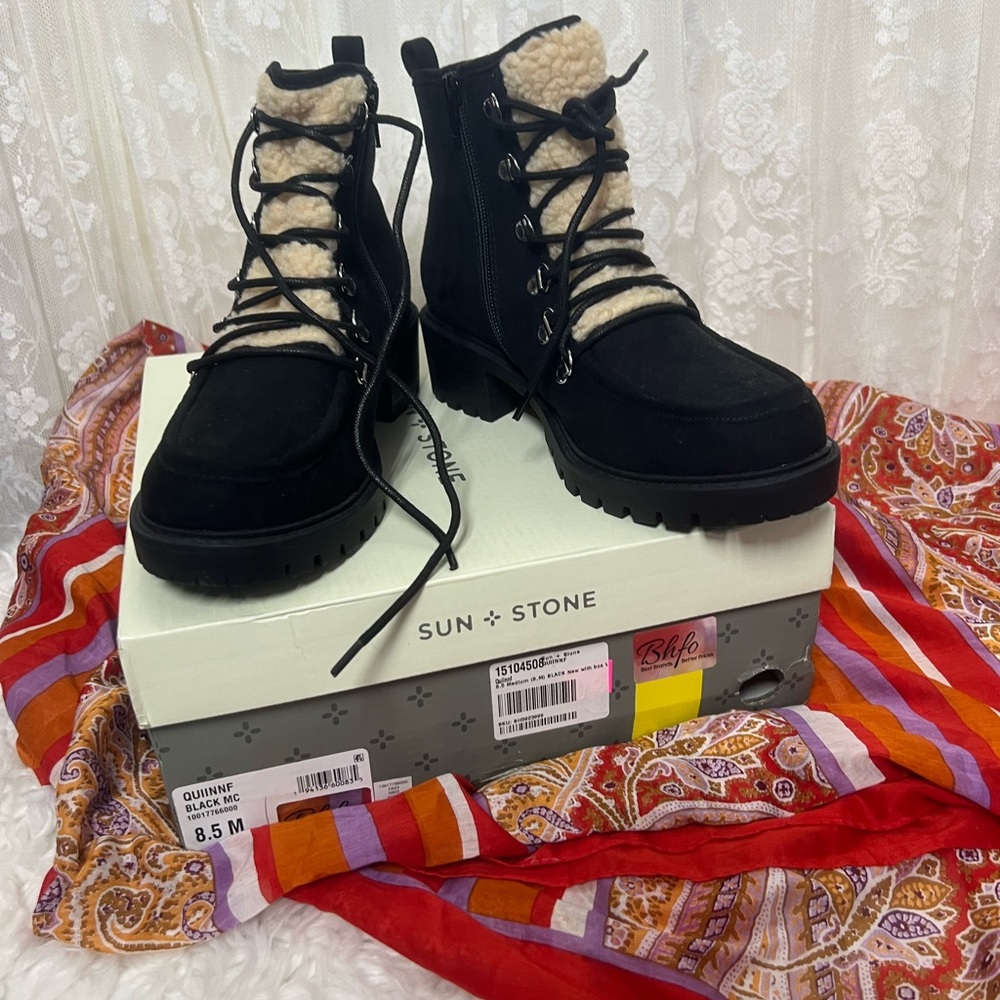 Sun + Stone Black & Tan Lace-Up Boots 8.5 Soft & Comply New in Box Chunky Heels